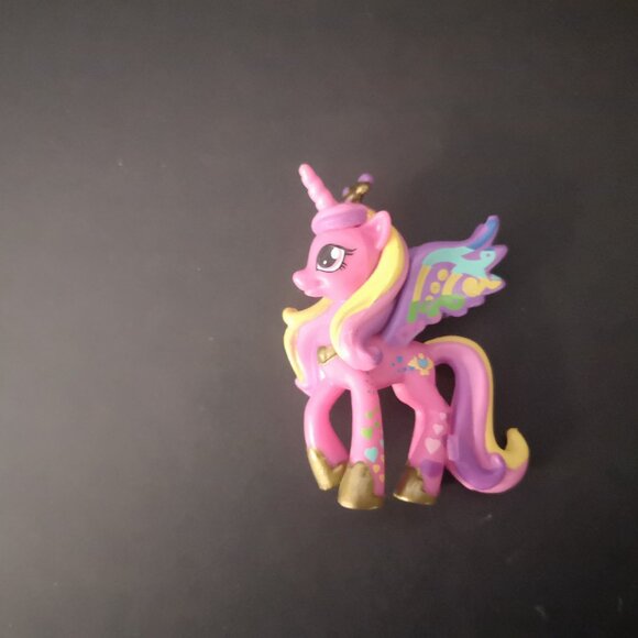 Collection of 8 Unique My Little Pony Action Figurines + Applejack's Bed - Picture 9 of 10